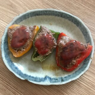 三色ピーマンの肉詰め